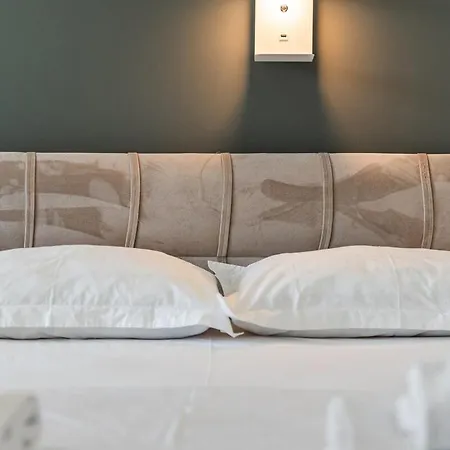 Discover An Exclusive Seaside Retreat !! *