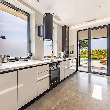 Discover An Exclusive Seaside Retreat !! Villa *