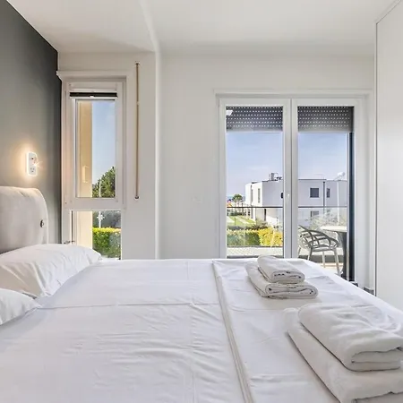 Discover An Exclusive Seaside Retreat !! Villa