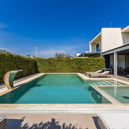 Discover An Exclusive Seaside Retreat !! Villa *