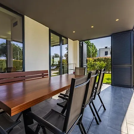 Discover An Exclusive Seaside Retreat !! *