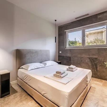 Discover An Exclusive Seaside Retreat !!