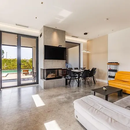 Discover An Exclusive Seaside Retreat !! Villa