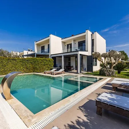 Villa Discover An Exclusive Seaside Retreat !!